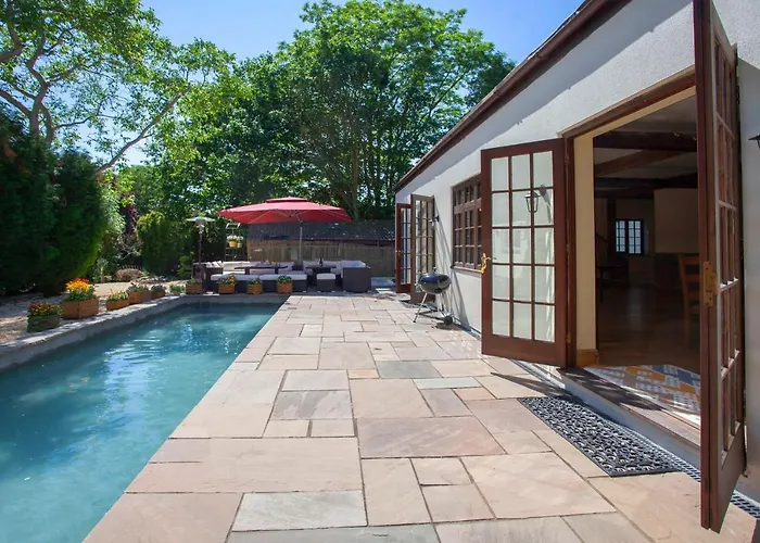 La Olli -natural Pool & Jacuzzi *