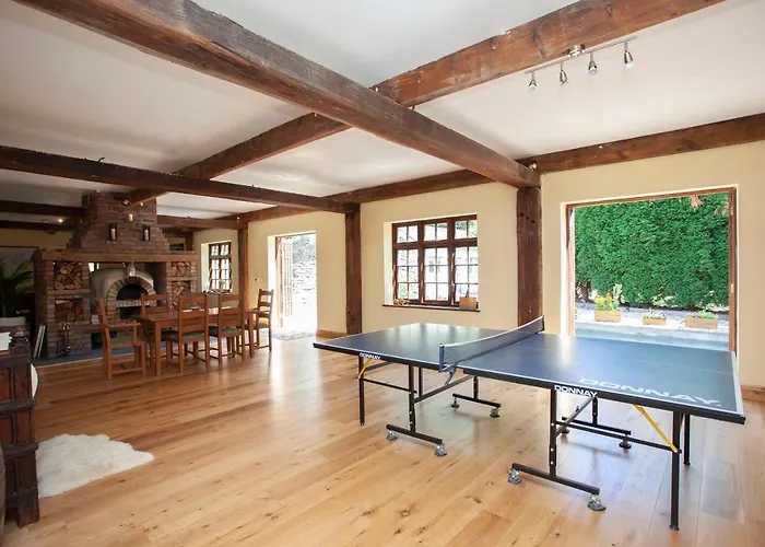 La Olli -natural Pool & Jacuzzi Bristol