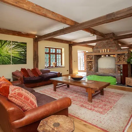 Villa La Olli -natural Pool & Hot Tub Bristol