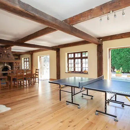 La Olli -natural Pool & Jacuzzi Bristol