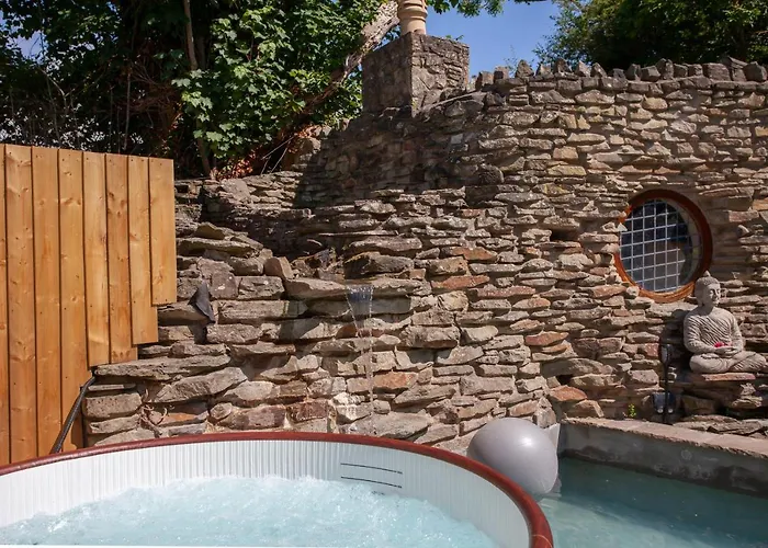 La Olli -natural Pool & Jacuzzi *