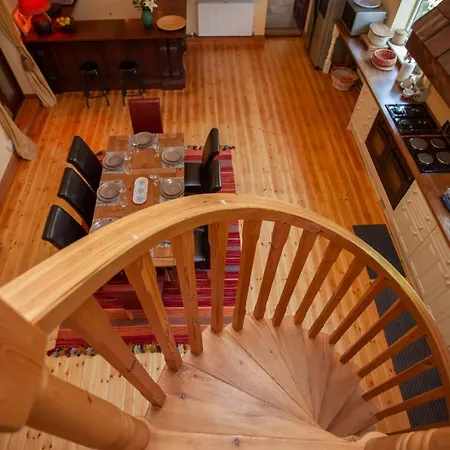 Vila La Olli -natural Pool & Jacuzzi Bristol